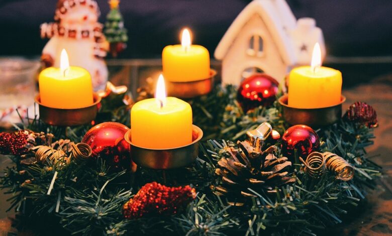 Kerstkransen, kerstlampjes en meer: aan welke kleine kerstdecoraties kun je denken in huis?